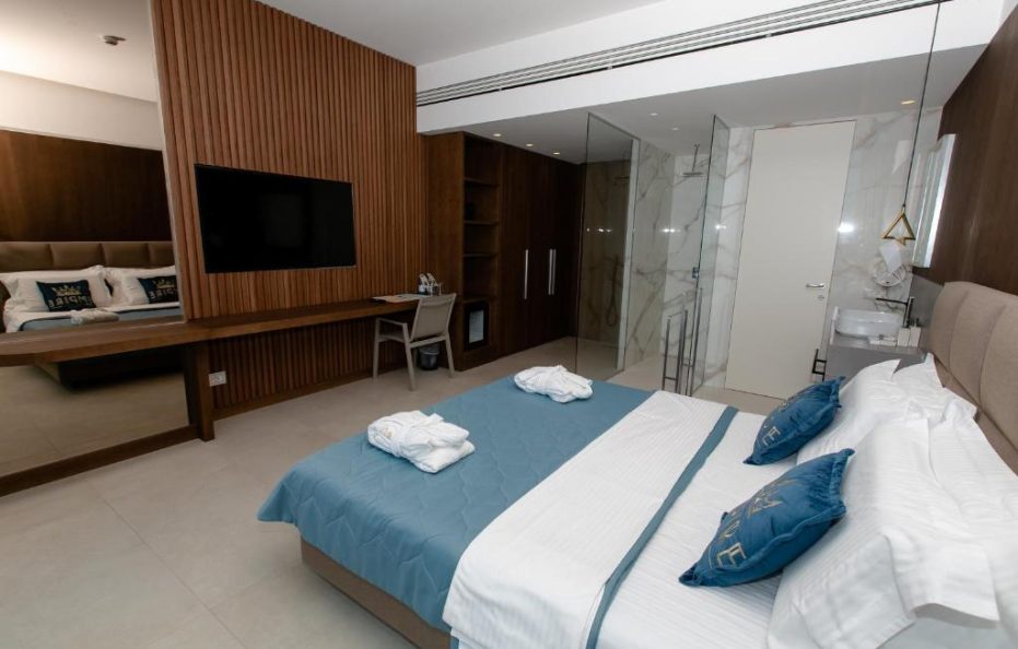 EMPIRE BEACH RESORT