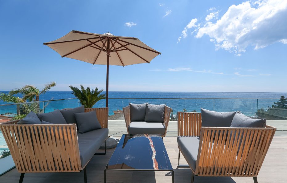 EMPIRE BEACH RESORT