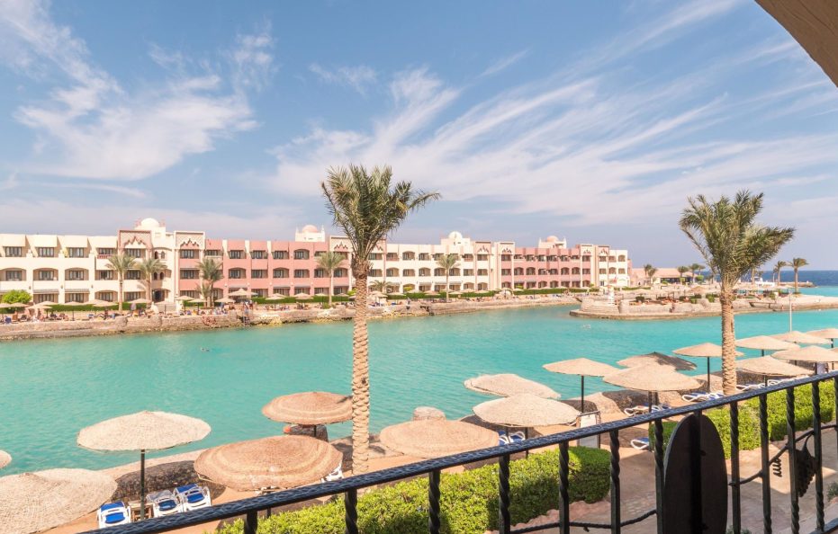 SUNNY DAYS EL PALACIO RESORT